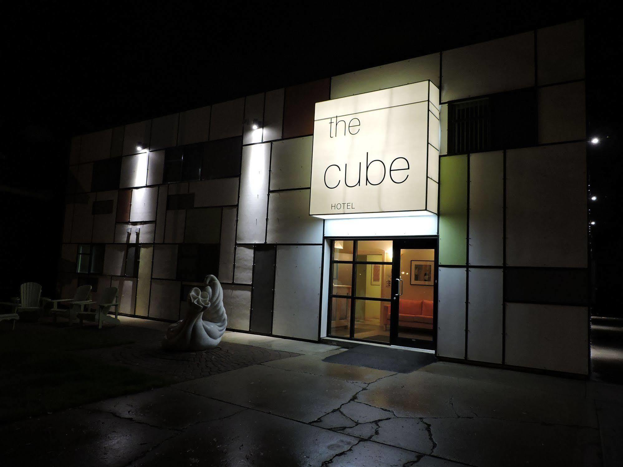 The Cube In Revelstoke Hotel Exterior photo